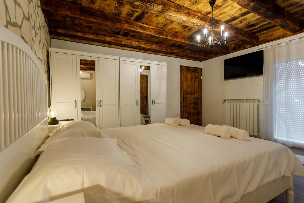 Rustic Apartment Evelin Krk Town Exterior photo